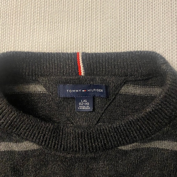 Boys Tommy Hilfiger Sweater size large - Picture 3 of 3